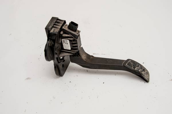 FORD CUSTOM 310 L DELUXE ÇIKMA PARÇA  GAZ PEDALI